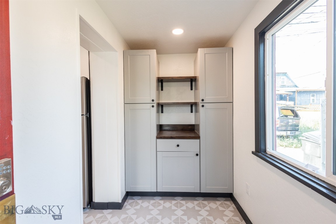 1115 W Broadway Property Photo 15