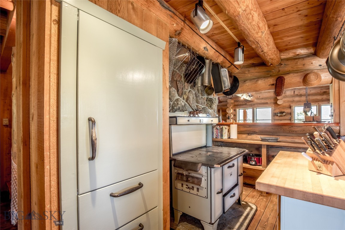 376 Sundance Bench Road Property Photo 18