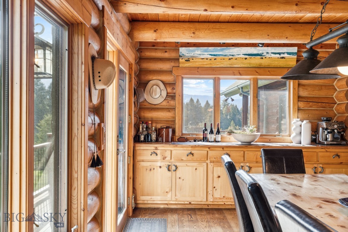 238 Great Gray Hollow Property Photo 11