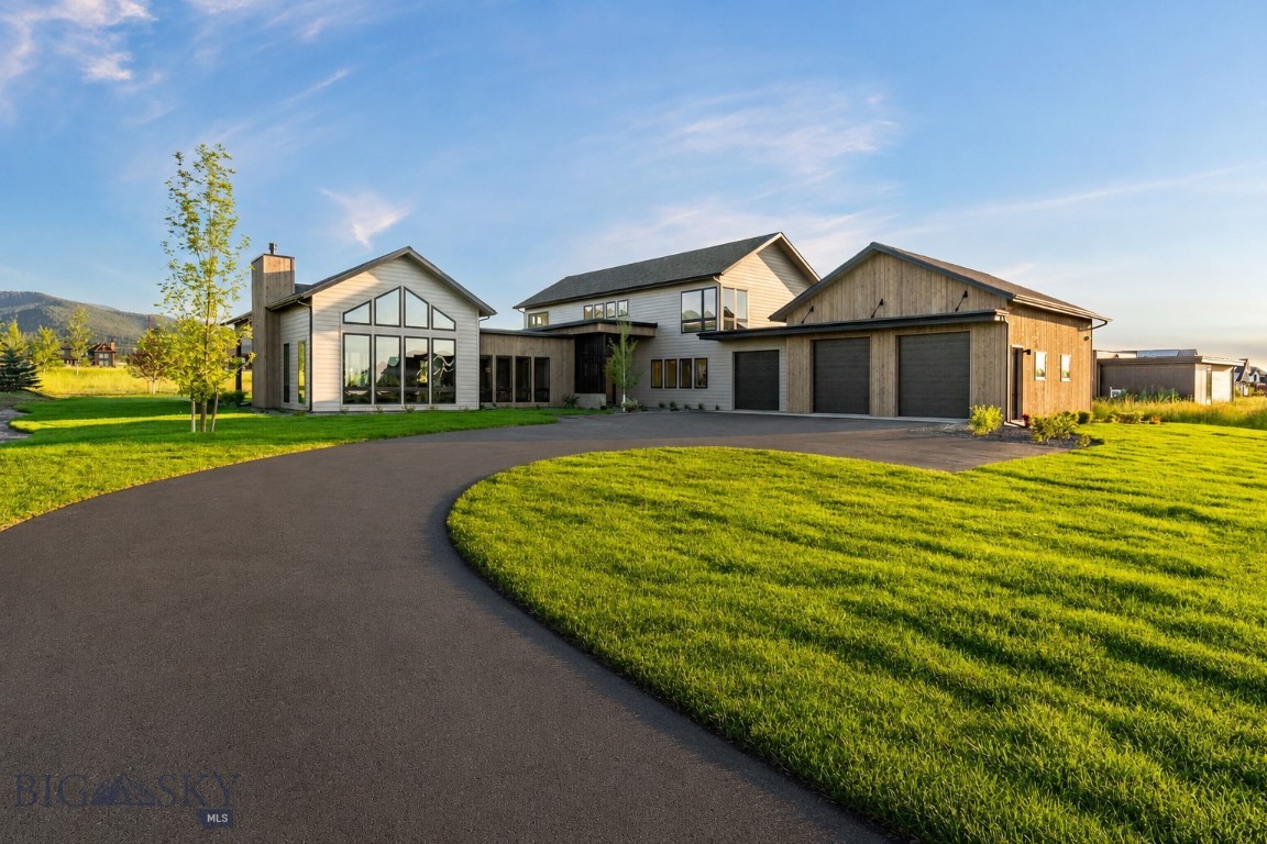 336 Clancy Way Property Photo 4