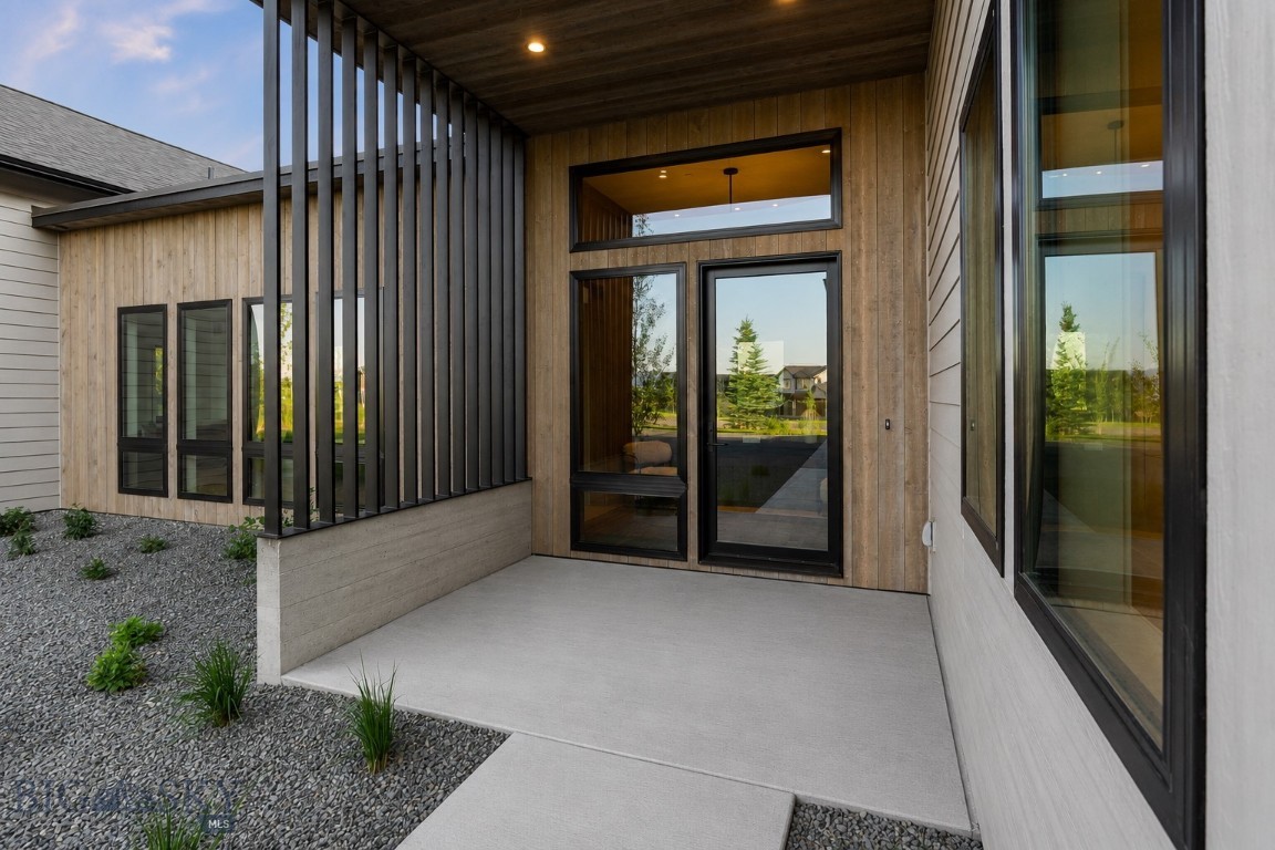 336 Clancy Way Property Photo 6