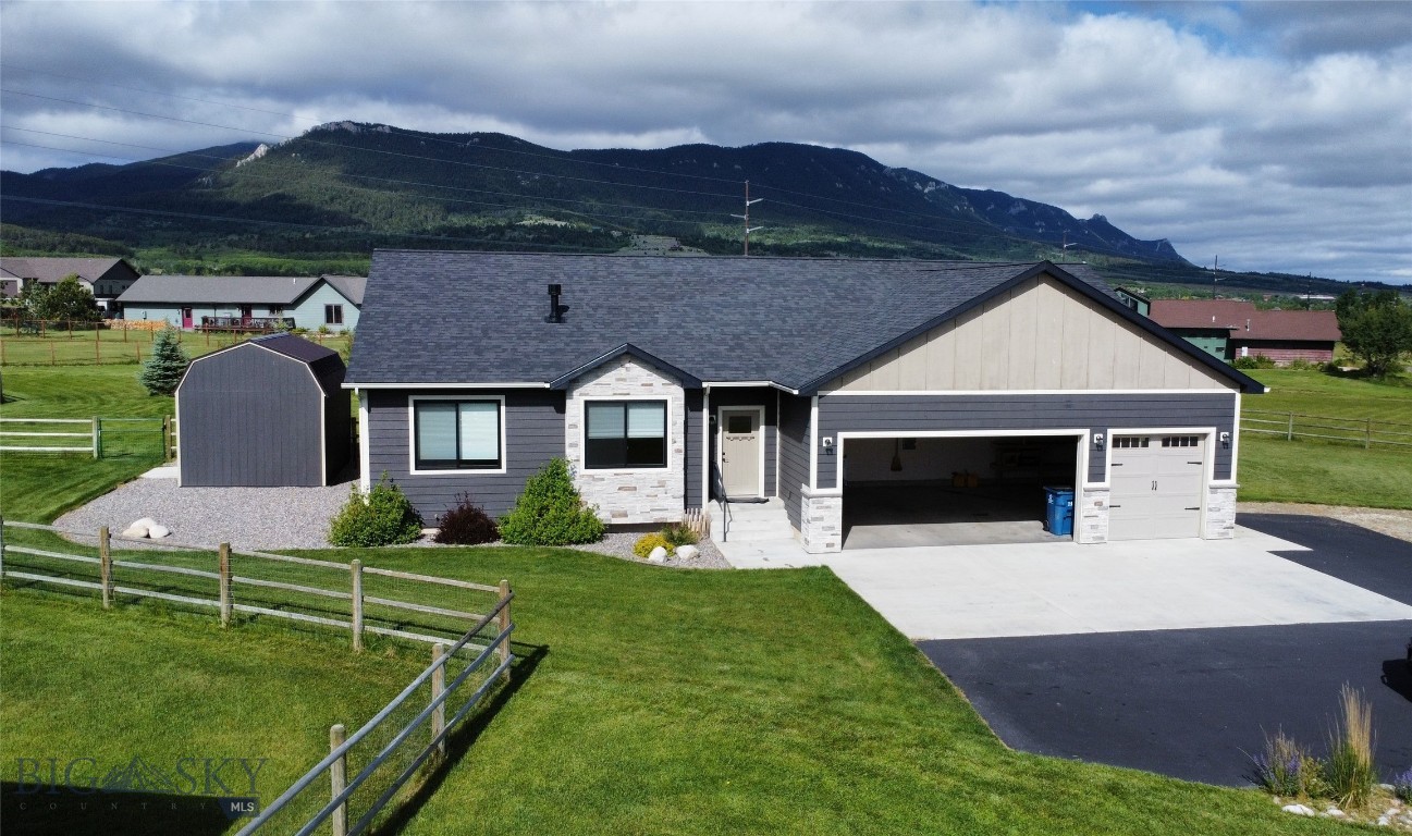 25 Meadowlark Property Photo 1