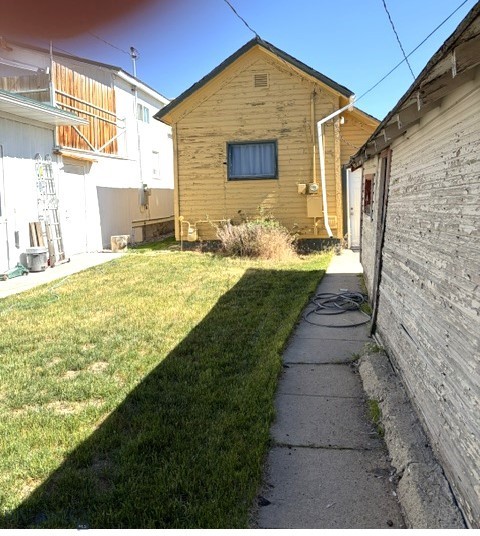 415 W 3rd St Property Photo 2