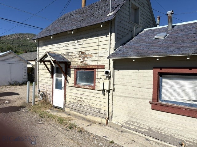 415 W 3rd St Property Photo 4
