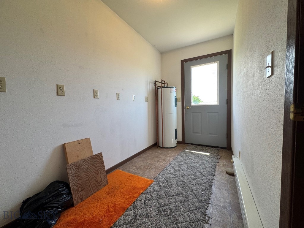 915 E 2nd Property Photo 18