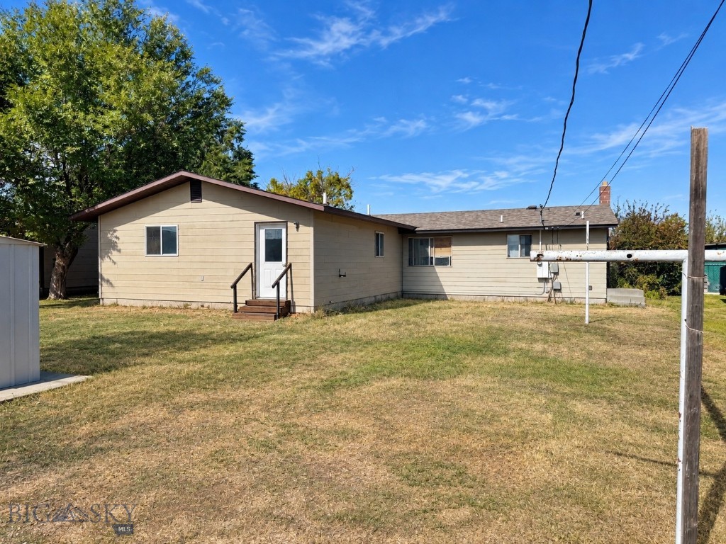 915 E 2nd Property Photo 31