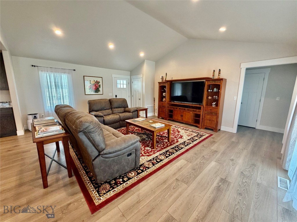 88 Thomas Way Property Photo 11