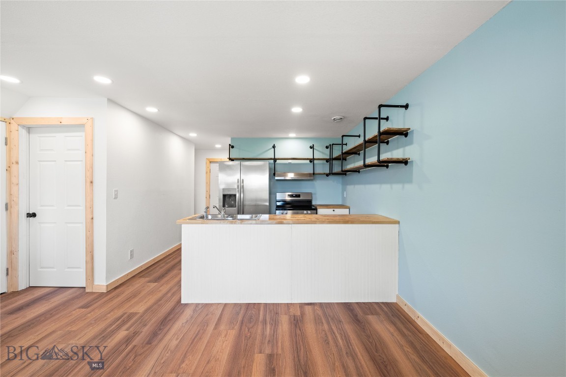 907 Empire Property Photo 6