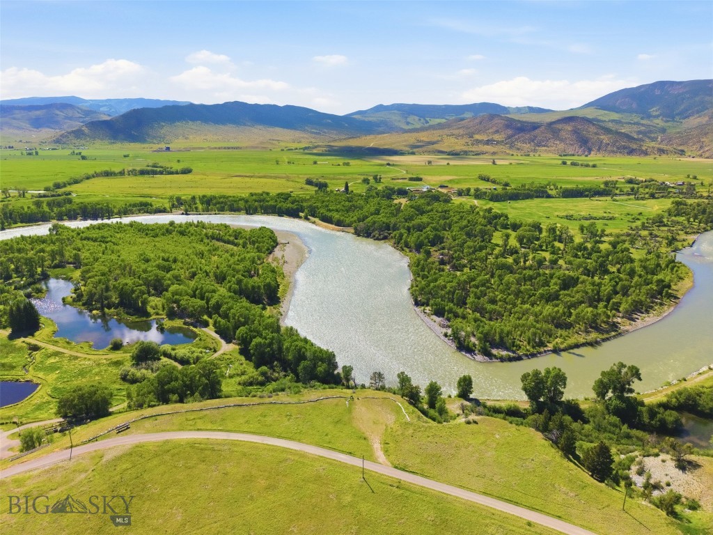 16 Cutthroat Lane Property Photo 7