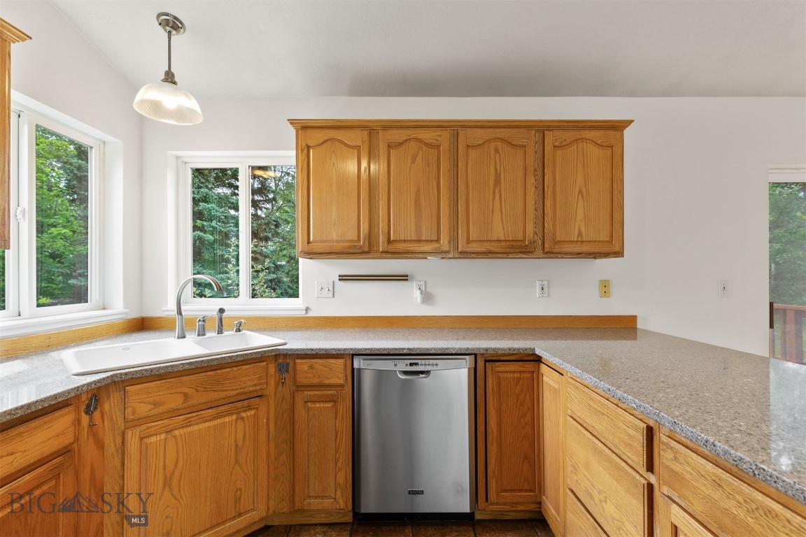 1206 S Pinecrest Drive Property Photo 4