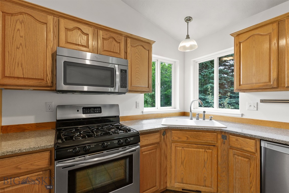1206 S Pinecrest Drive Property Photo 10