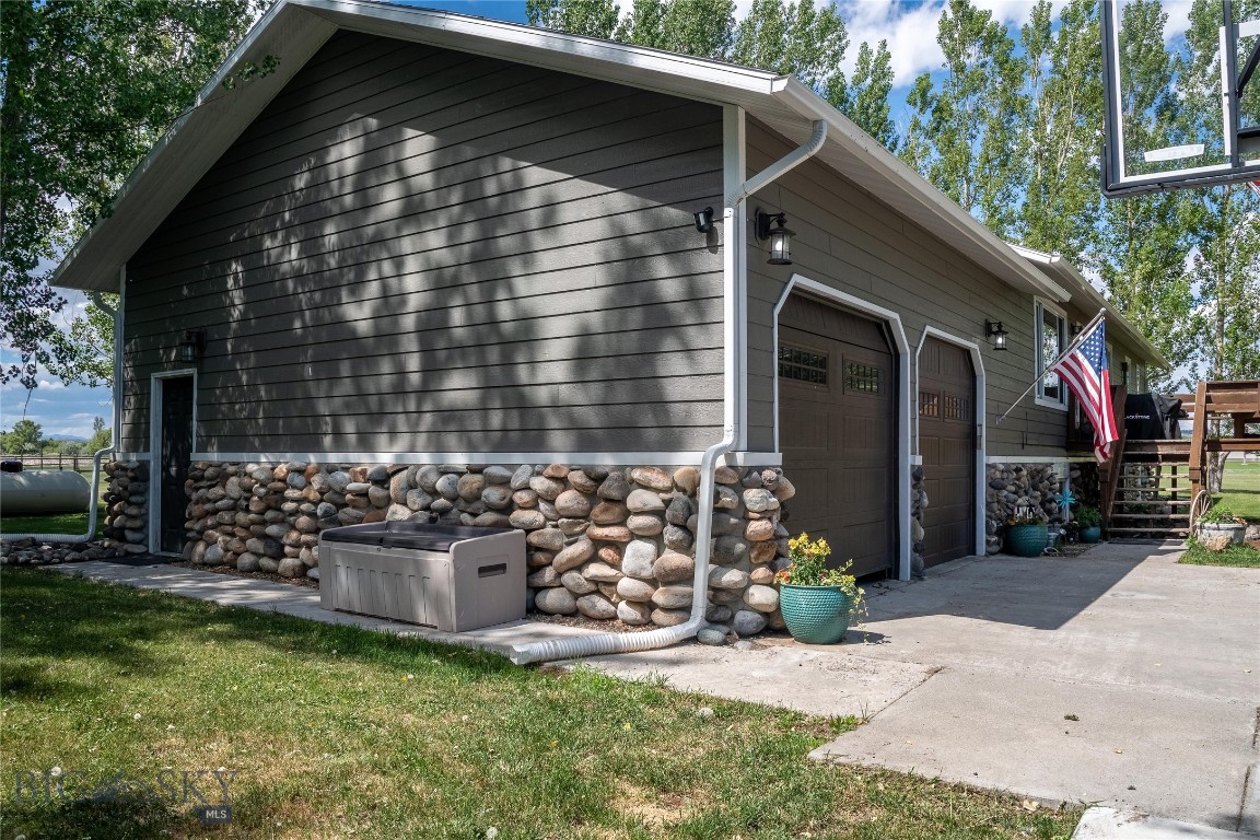 7 W Teal Property Photo 10