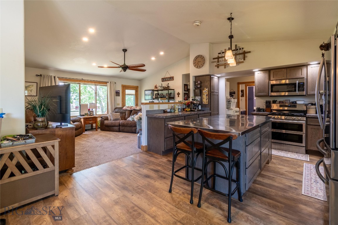 7 W Teal Property Photo 16