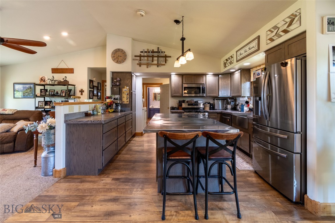 7 W Teal Property Photo 17
