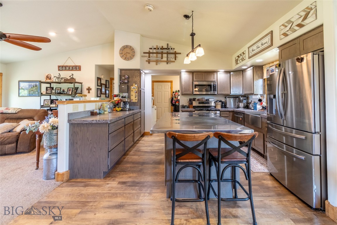 7 W Teal Property Photo 20