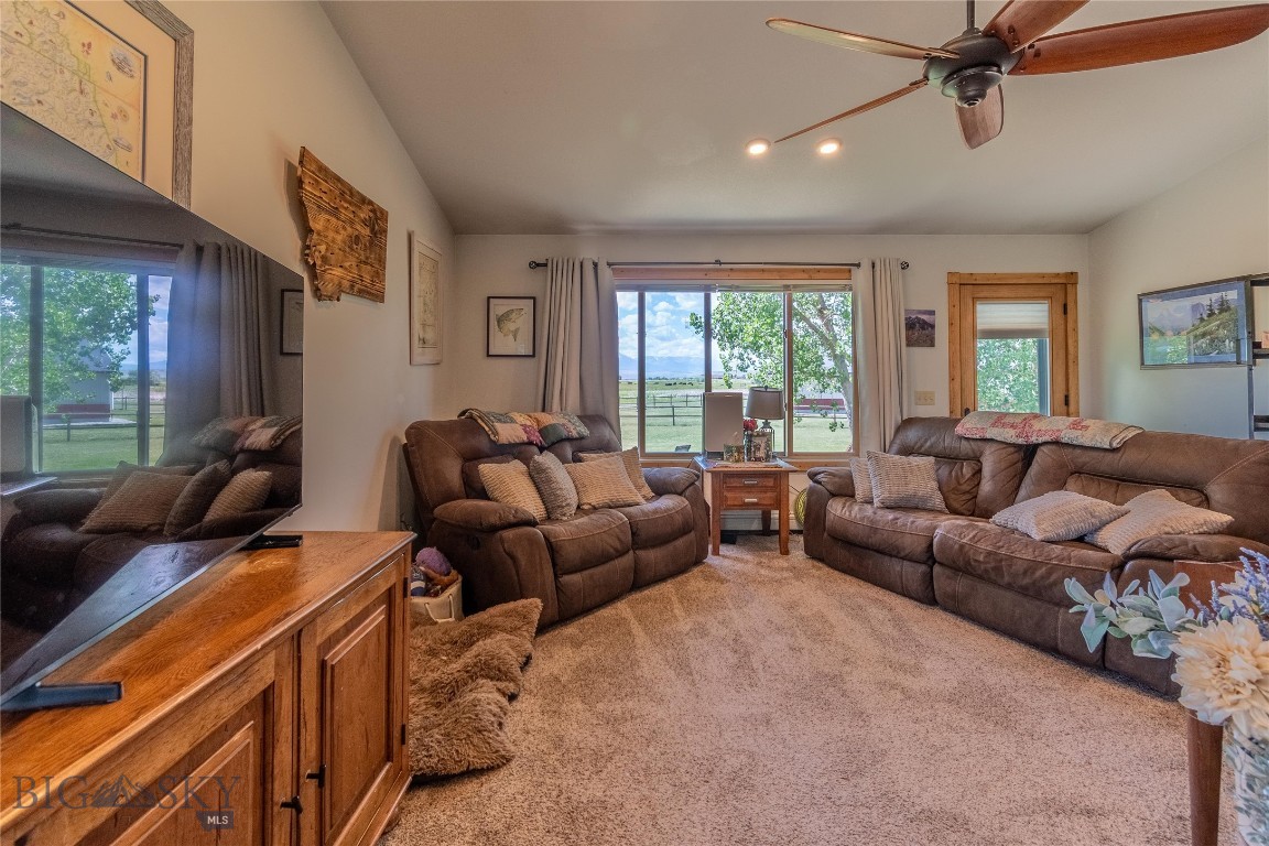 7 W Teal Property Photo 22