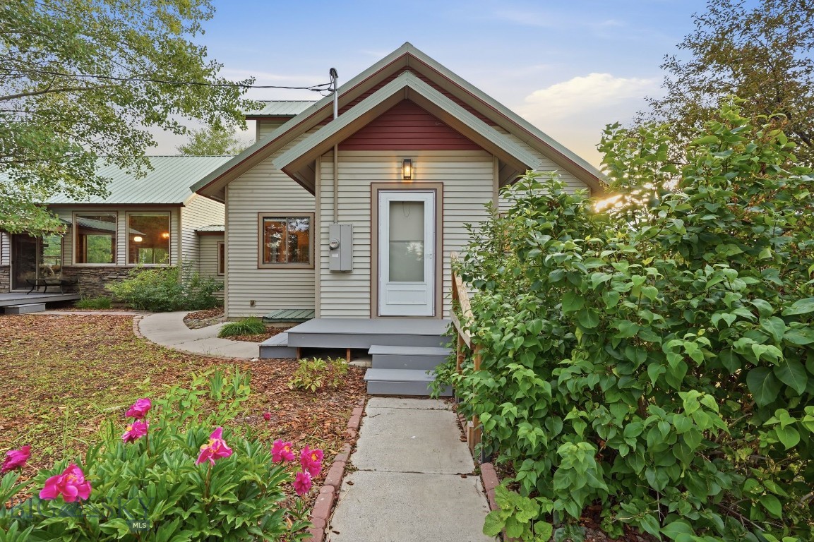 217 Lower Rainbow Road Property Photo