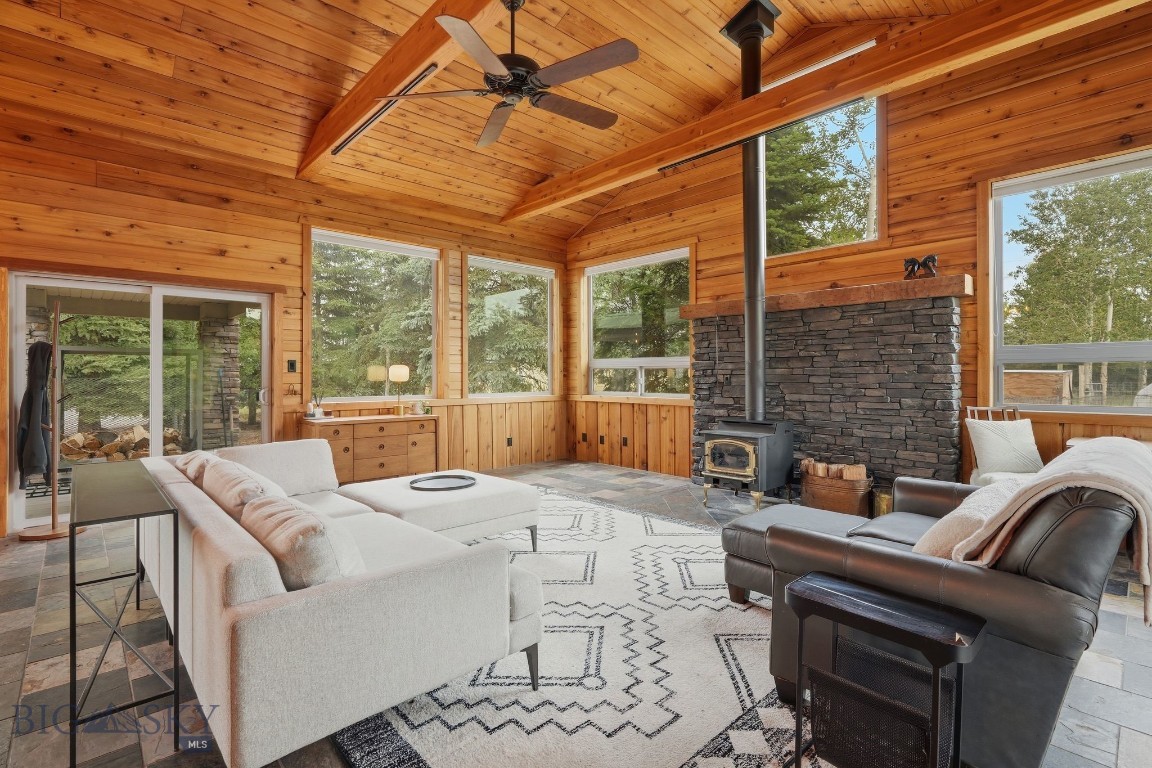 217 Lower Rainbow Road Property Photo 12