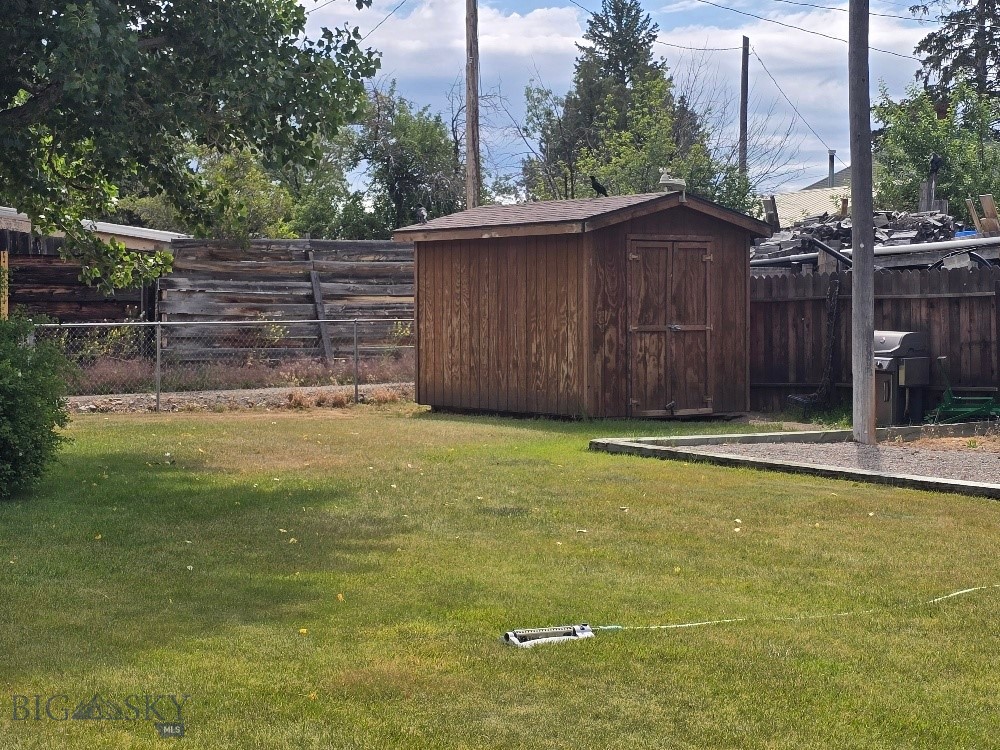 107 Jefferson Property Photo 17