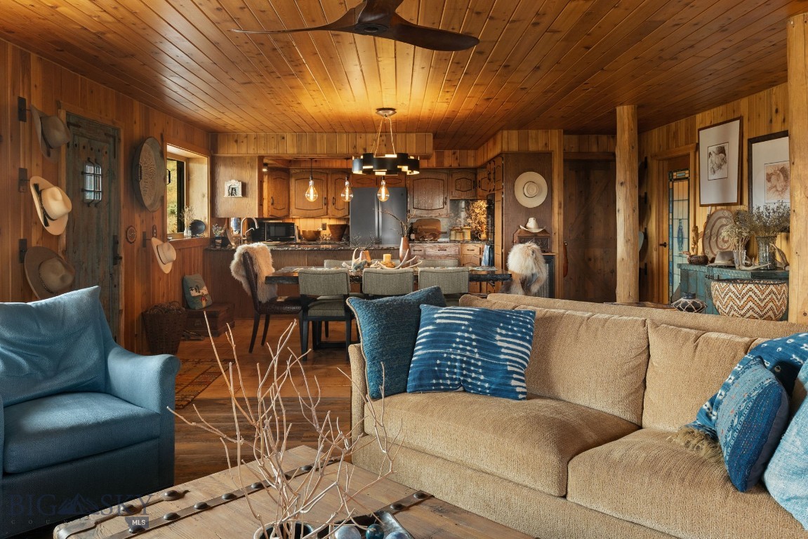 42 E L & M Ranch Property Photo 7