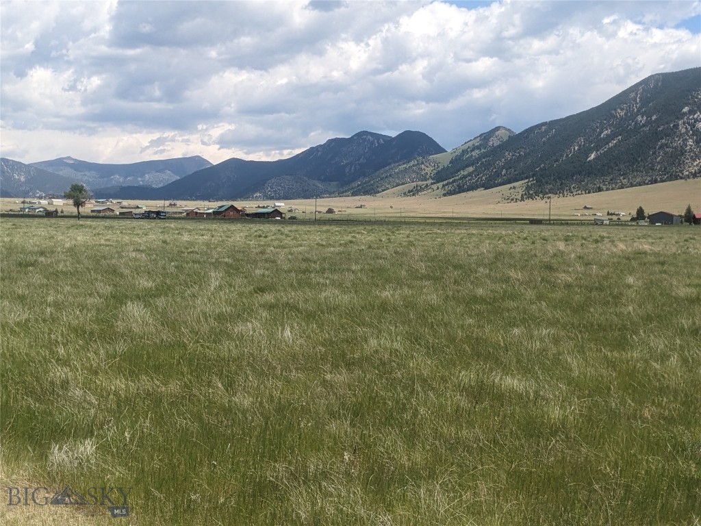 42 E Hawker Property Photo 4