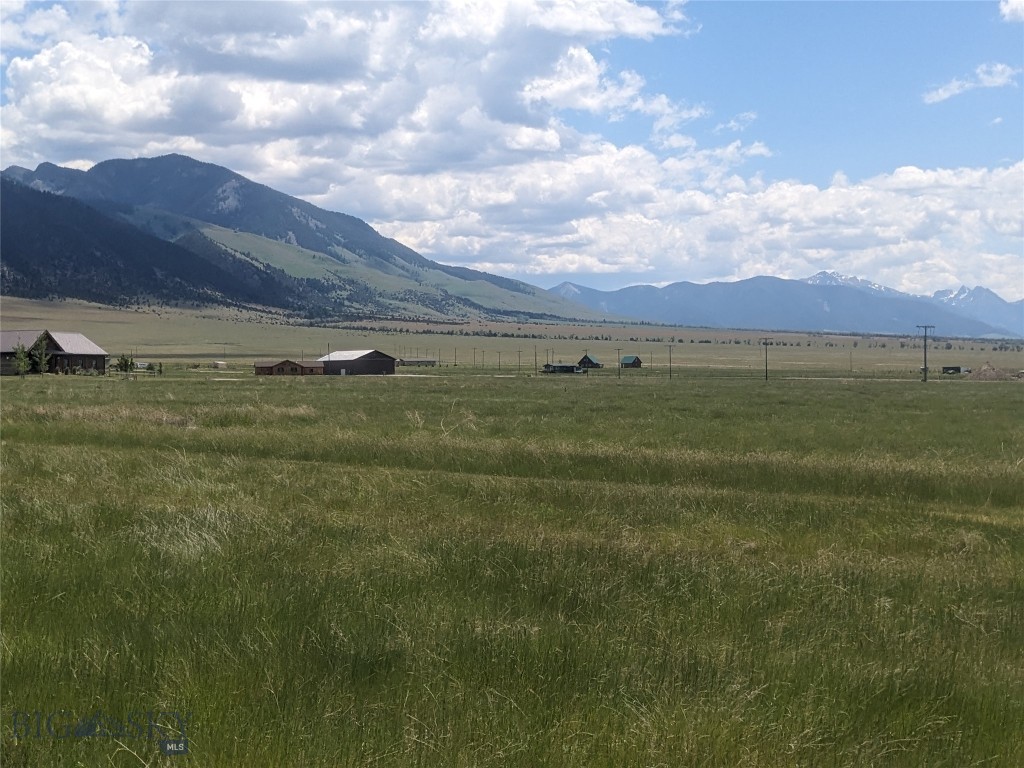 42 E Hawker Property Photo 6