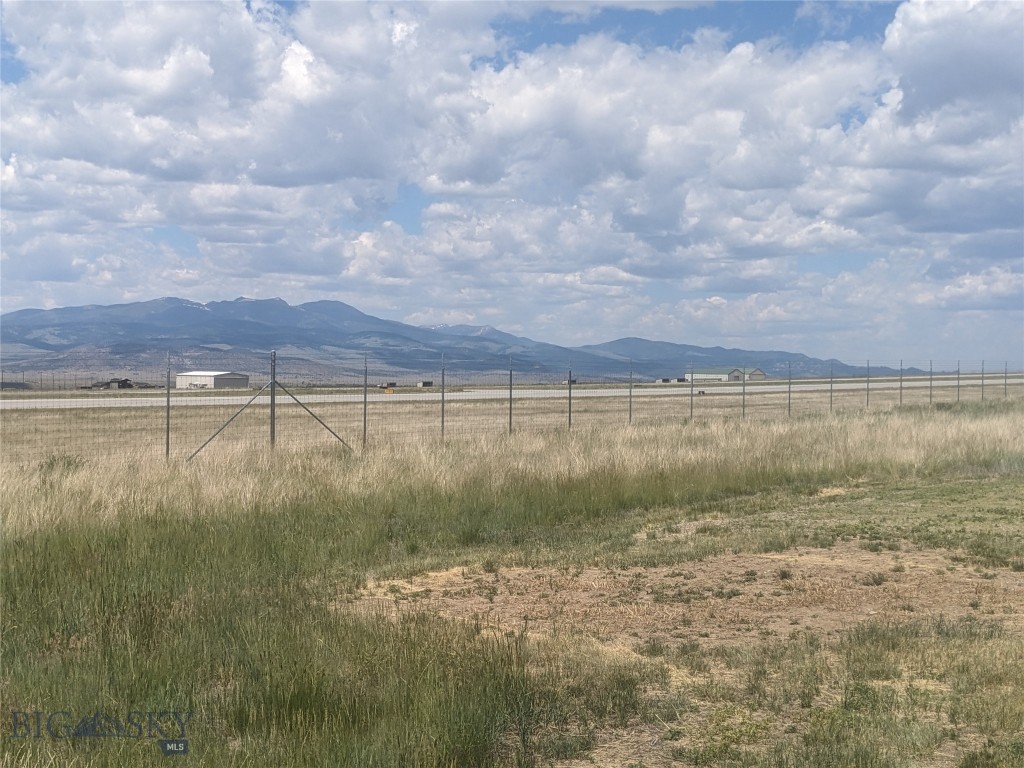 42 E Hawker Property Photo 7