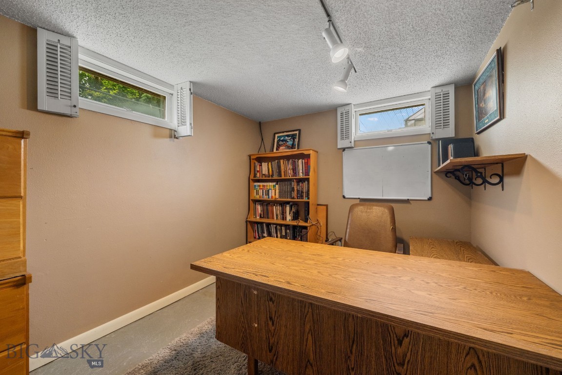 825 E Parkview Court Property Photo 30