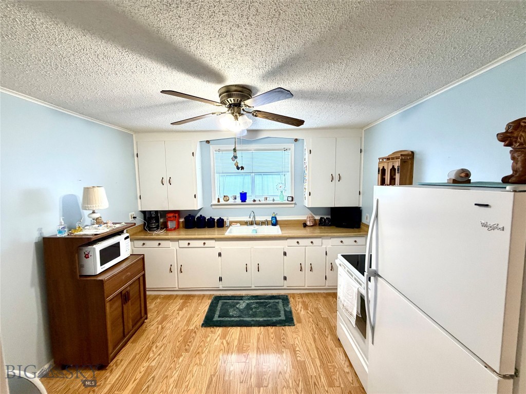 605 E Park Avenue Property Photo 6