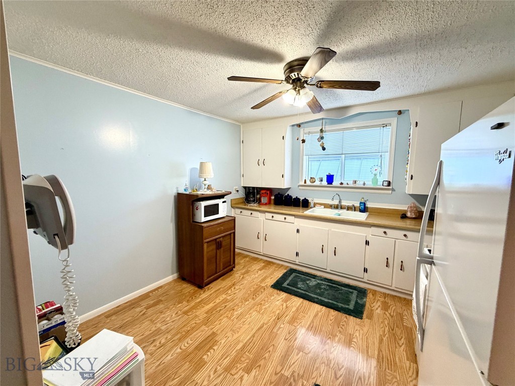 605 E Park Avenue Property Photo 7