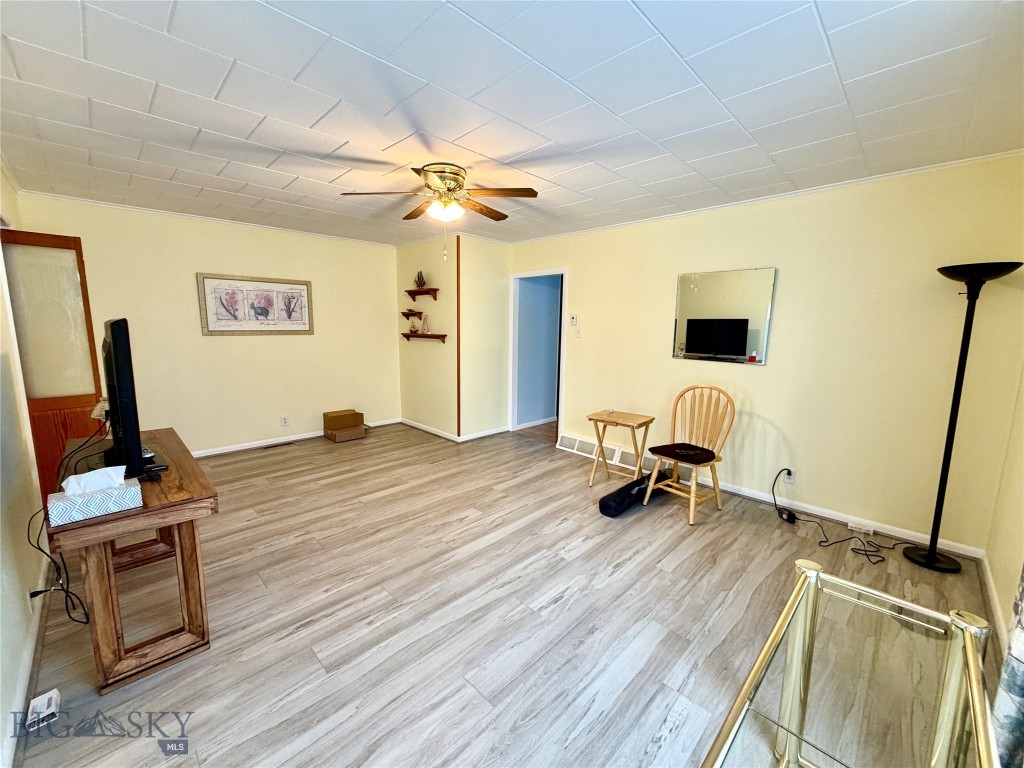 605 E Park Avenue Property Photo 12