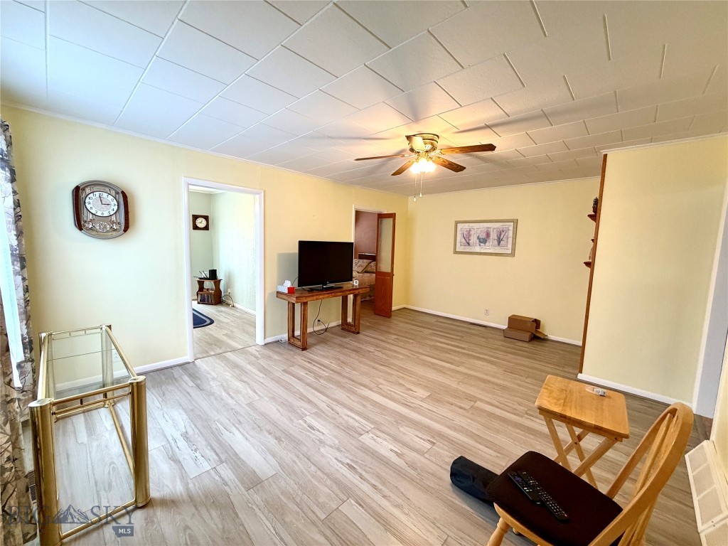 605 E Park Avenue Property Photo 19