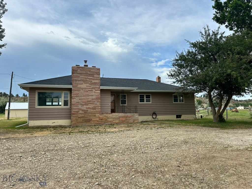 417 River Avenue E Property Photo 1