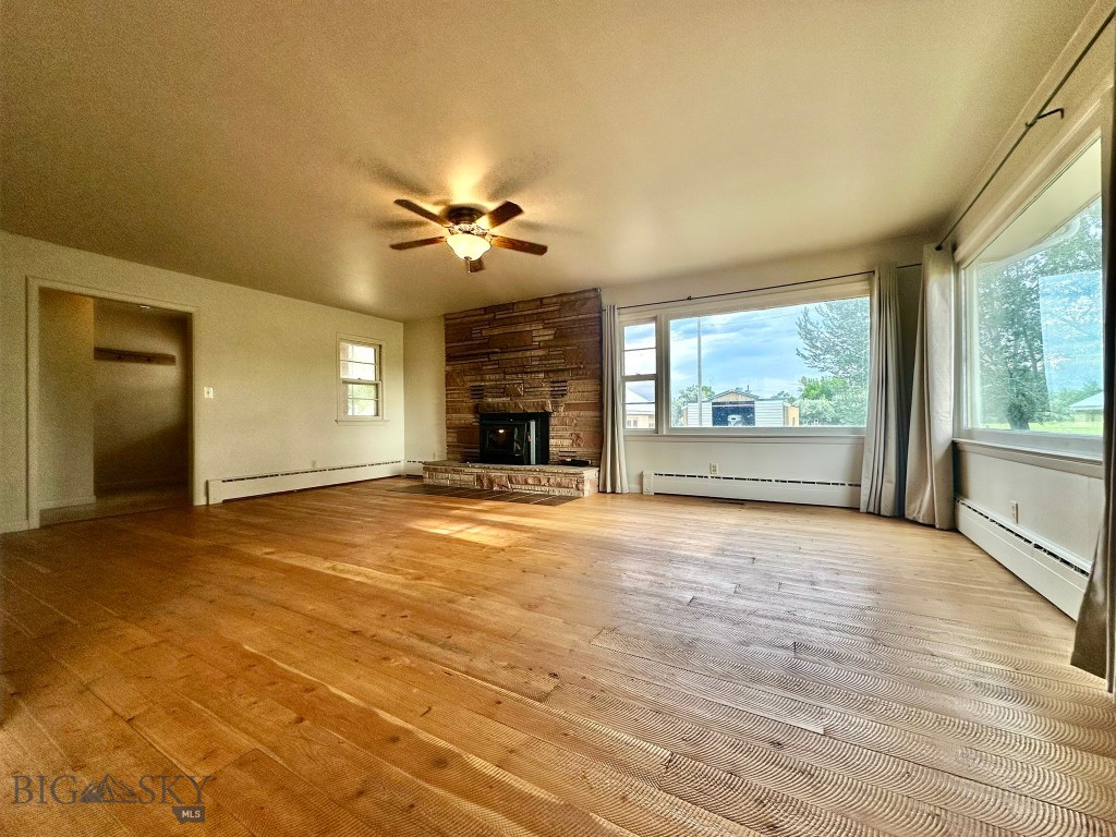 417 River Avenue E Property Photo 6
