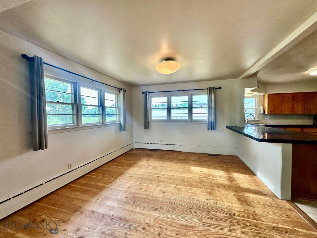417 River Avenue E Property Photo 9