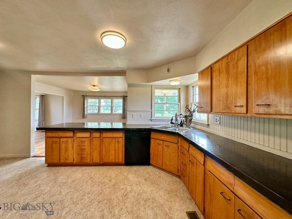 417 River Avenue E Property Photo 10