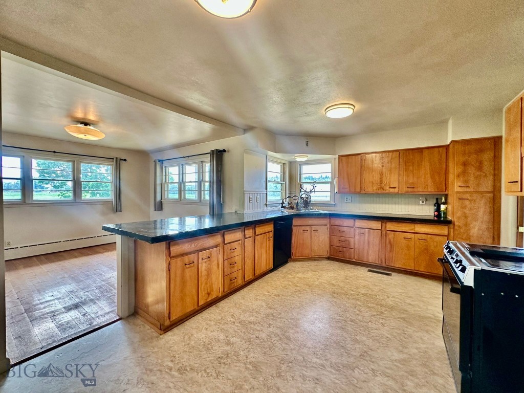 417 River Avenue E Property Photo 12