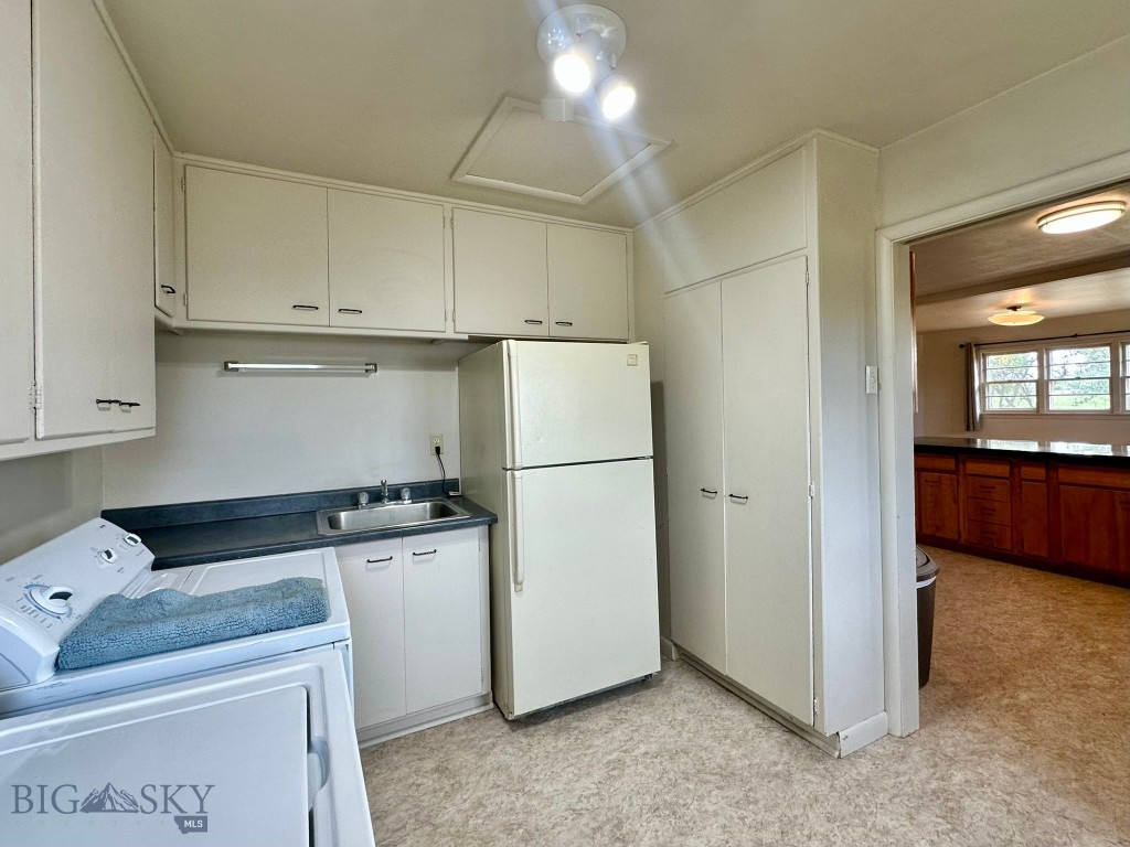 417 River Avenue E Property Photo 14