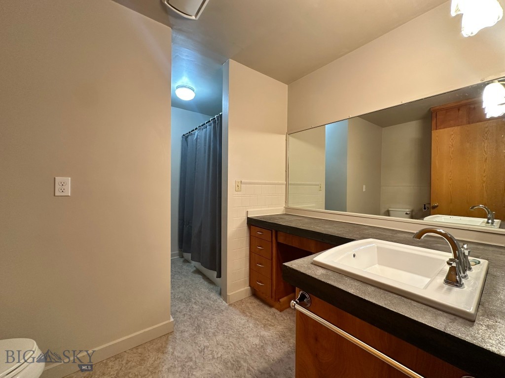 417 River Avenue E Property Photo 16