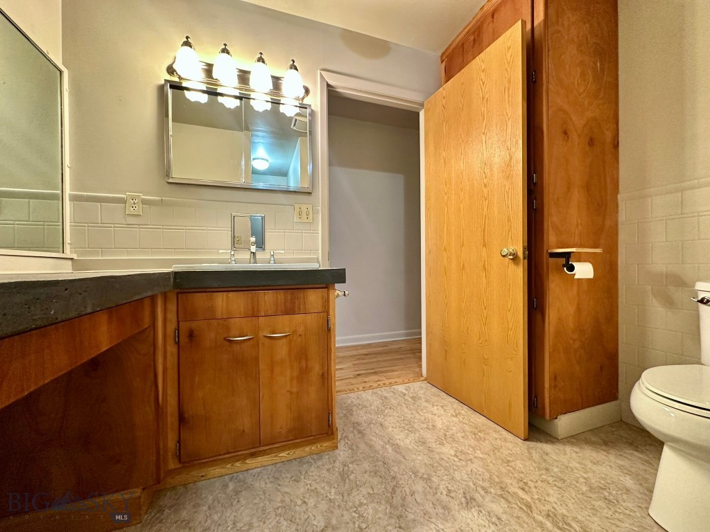 417 River Avenue E Property Photo 17