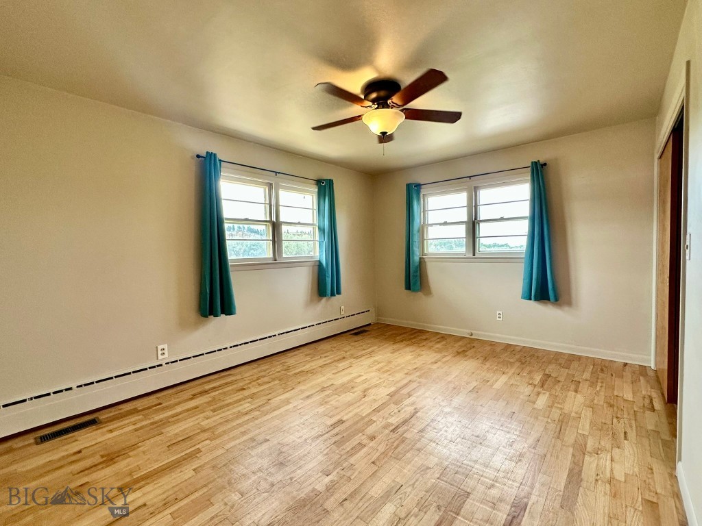 417 River Avenue E Property Photo 18