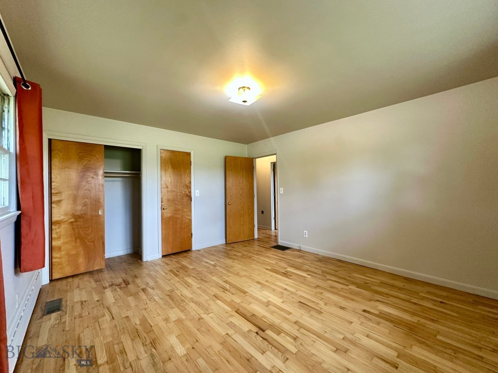 417 River Avenue E Property Photo 21