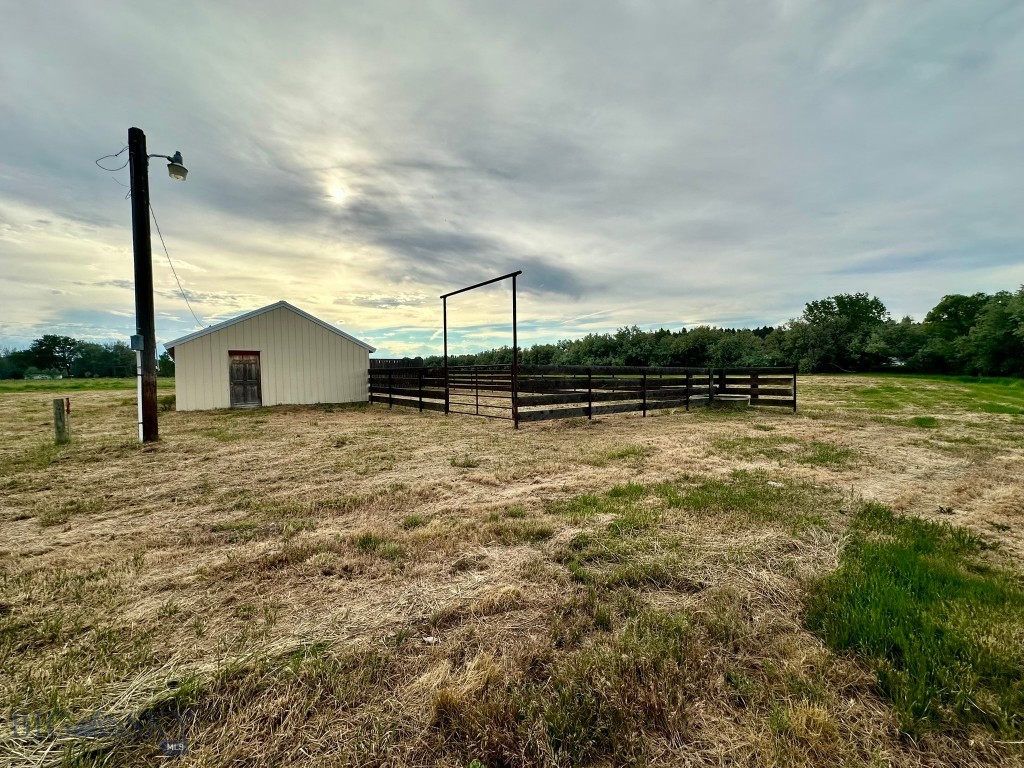 417 River Avenue E Property Photo 26