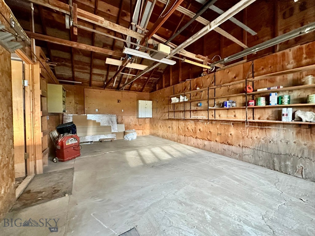 417 River Avenue E Property Photo 34