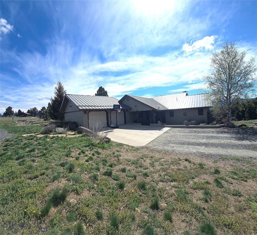 884 Wapiti Mountain Property Photo 2