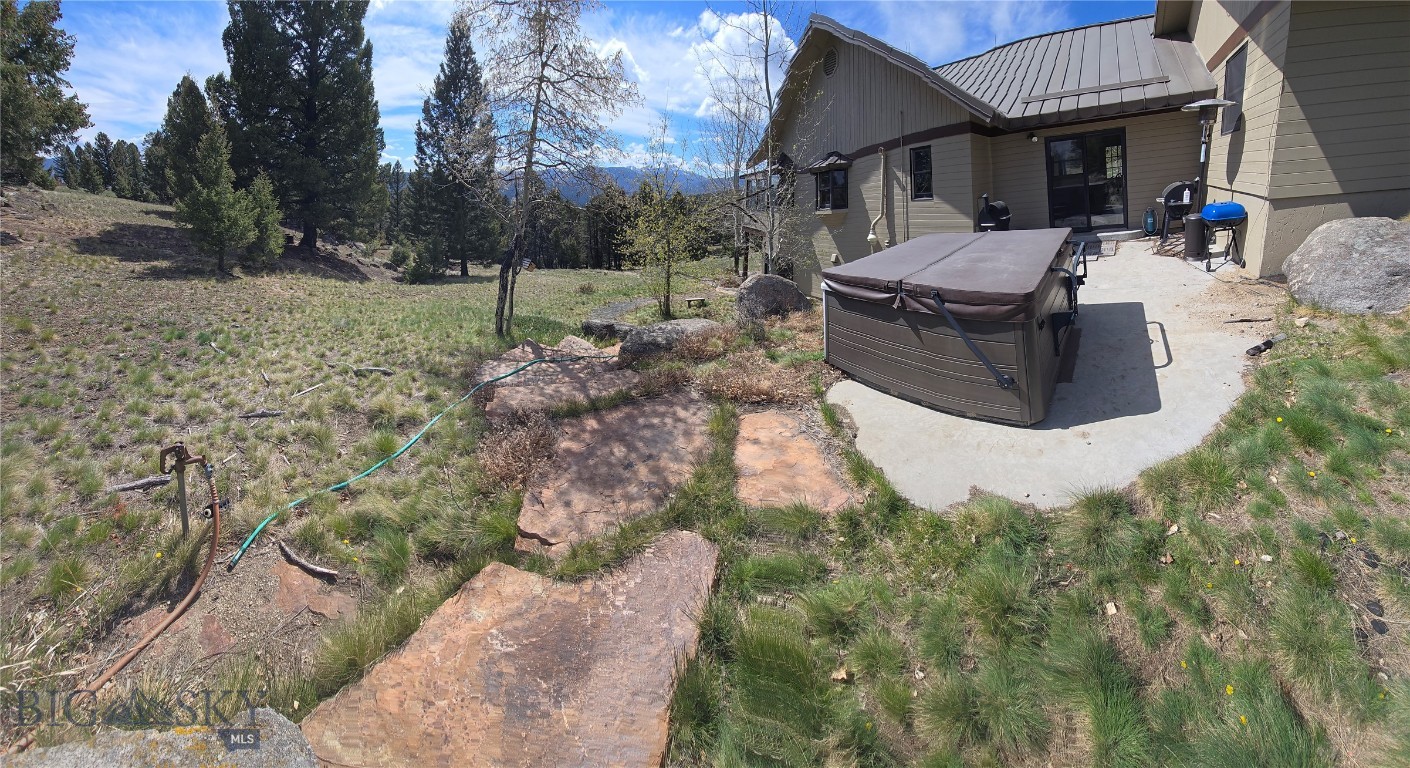 884 Wapiti Mountain Property Photo 4