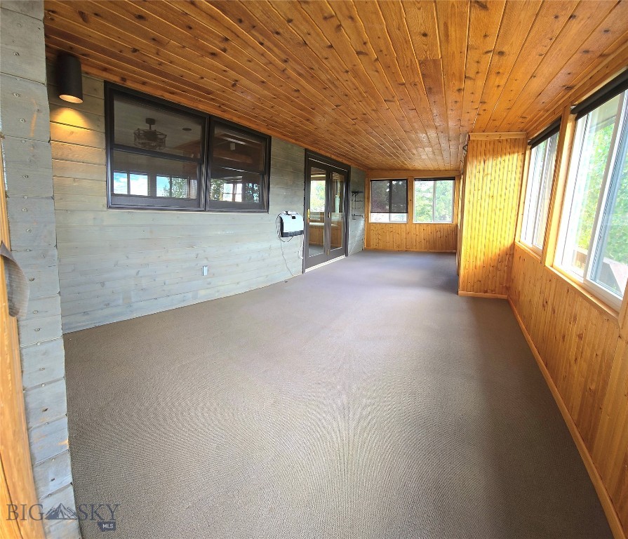 884 Wapiti Mountain Property Photo 9