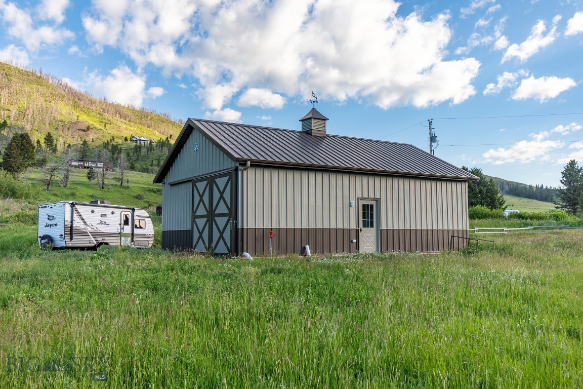 10421 Bridger Canyon Road Property Photo 6