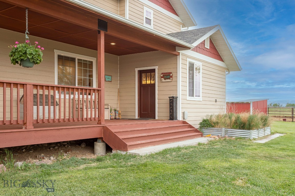 868 Middle Road Property Photo 3
