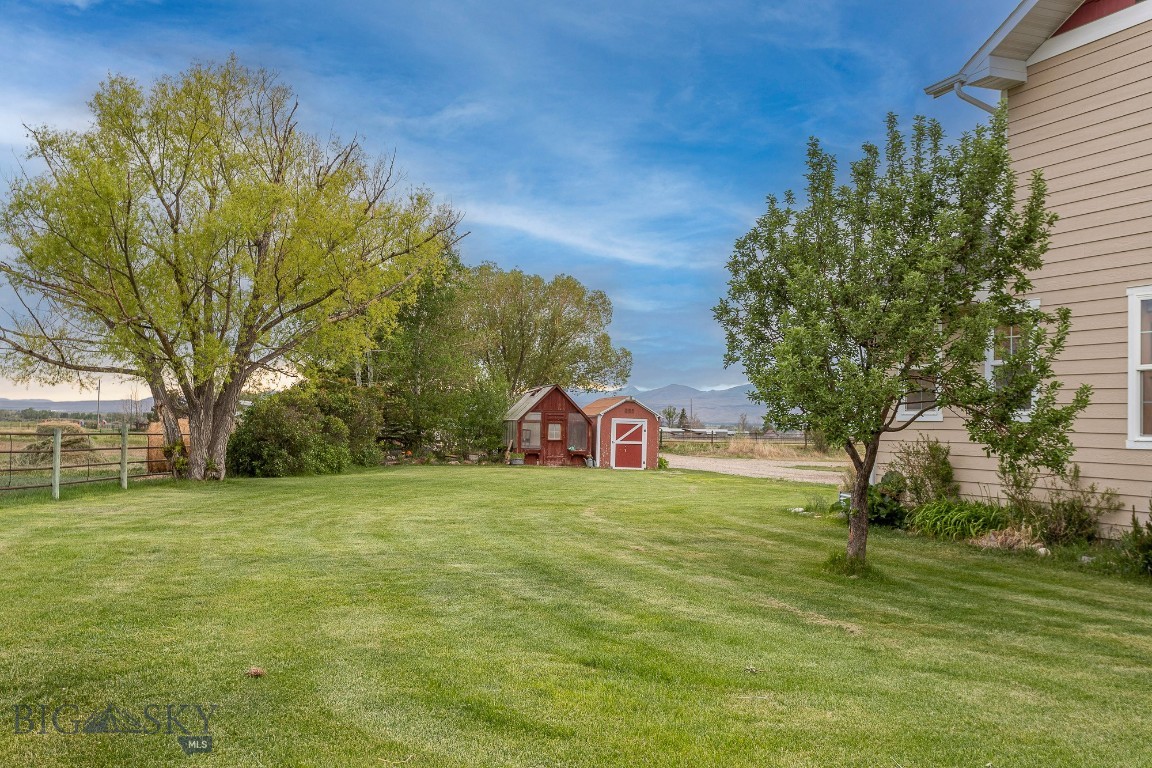868 Middle Road Property Photo 7